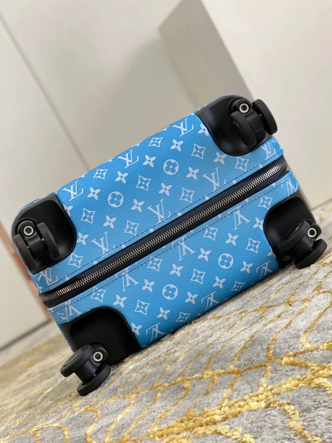 CUSTOM SUITCASE HORIZON 55 37L CLOUDS CABIN 0801